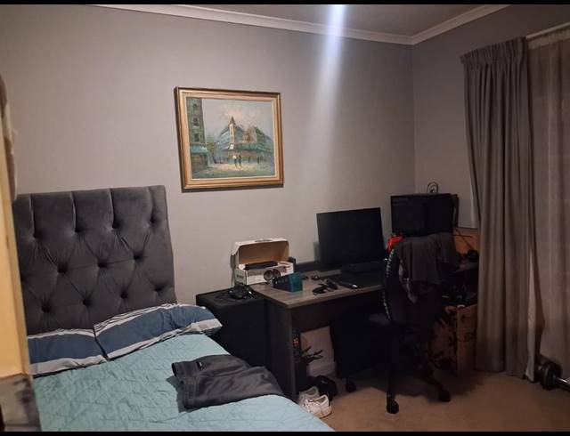 2 BEDROOM TOWNHOUSE FOR SALE IN CASTLEVIEW